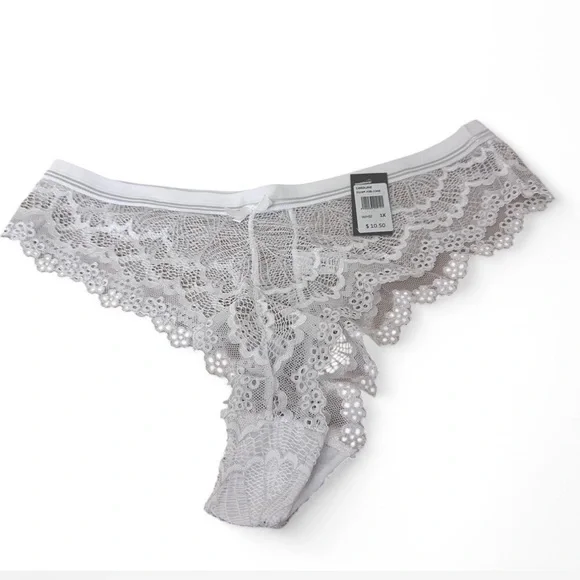 Frederick's of Hollywood Caroline White Lace Thong Panty 1X NWT - Picture 1 of 4